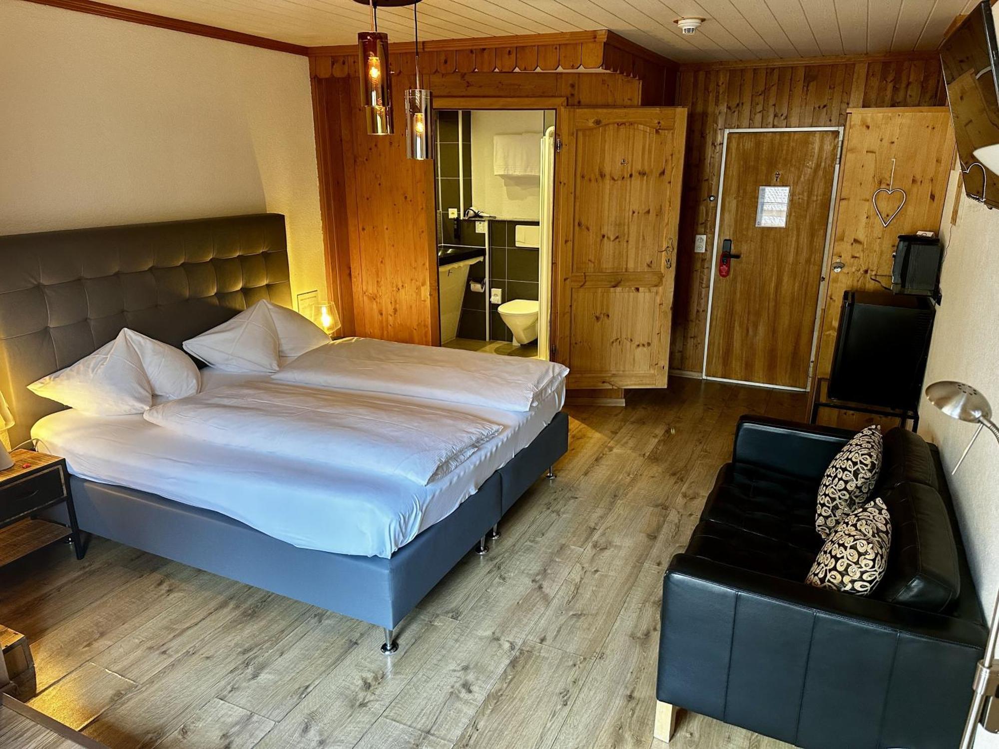 Chalet Hotel Adler Ag 칸더슈텍 외부 사진