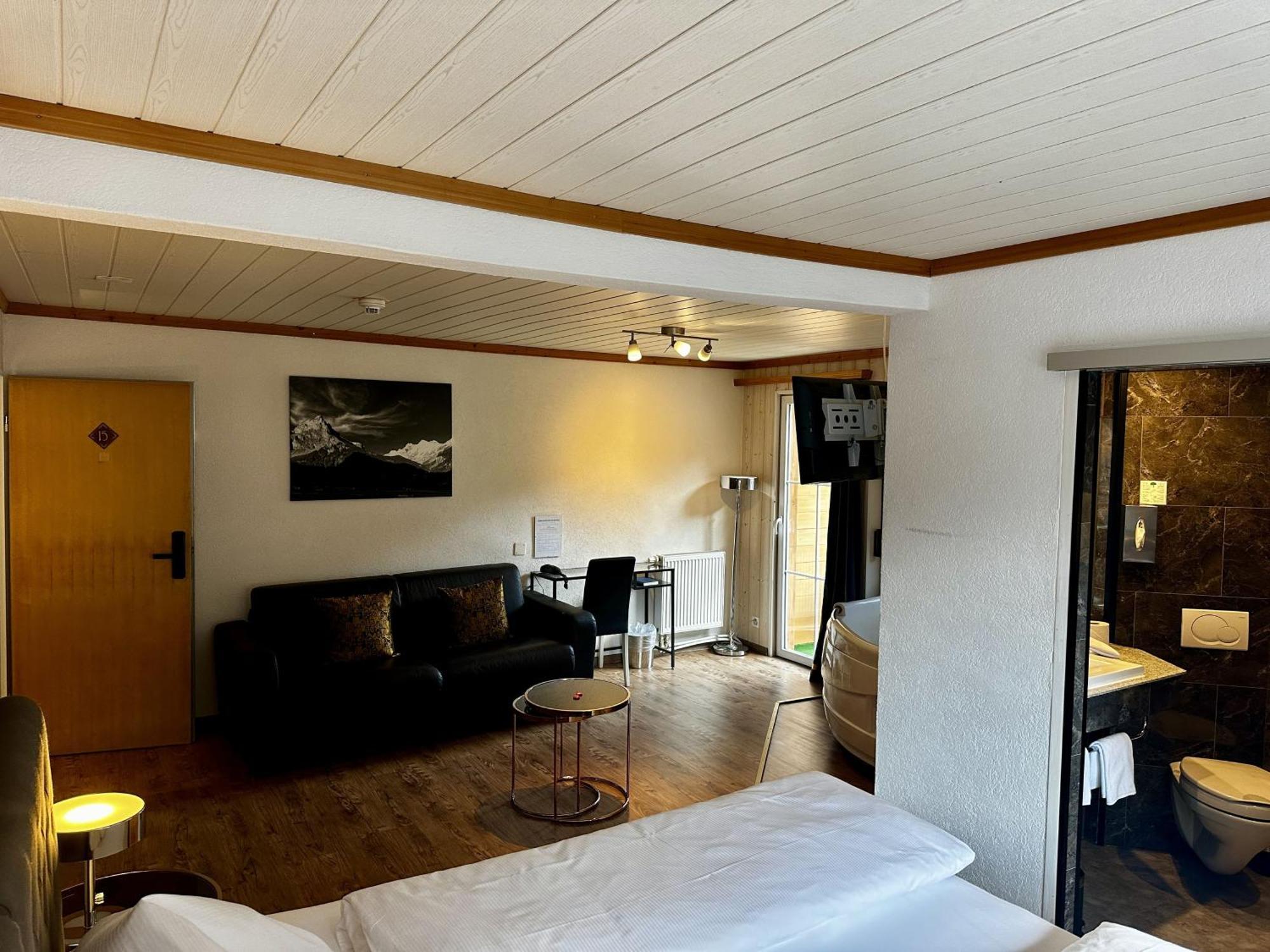 Chalet Hotel Adler Ag 칸더슈텍 외부 사진